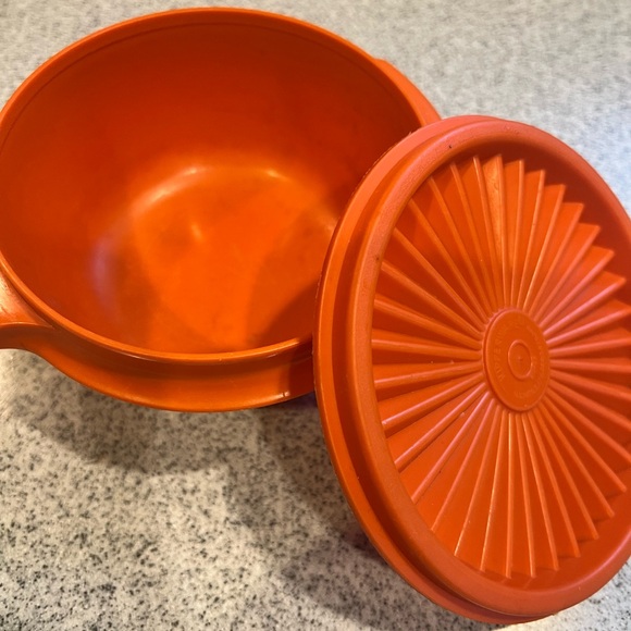 Vtg Tupperware Orange Container with lid 1323-19 - Picture 5 of 5